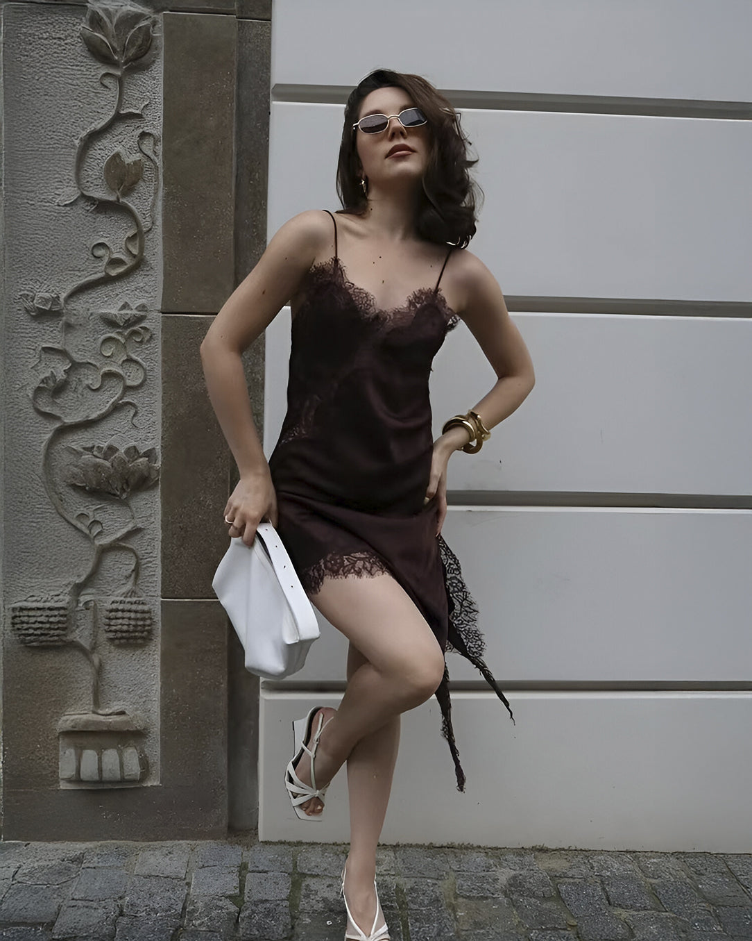 Vestido Slip de Cetim Assimétrico com Renda