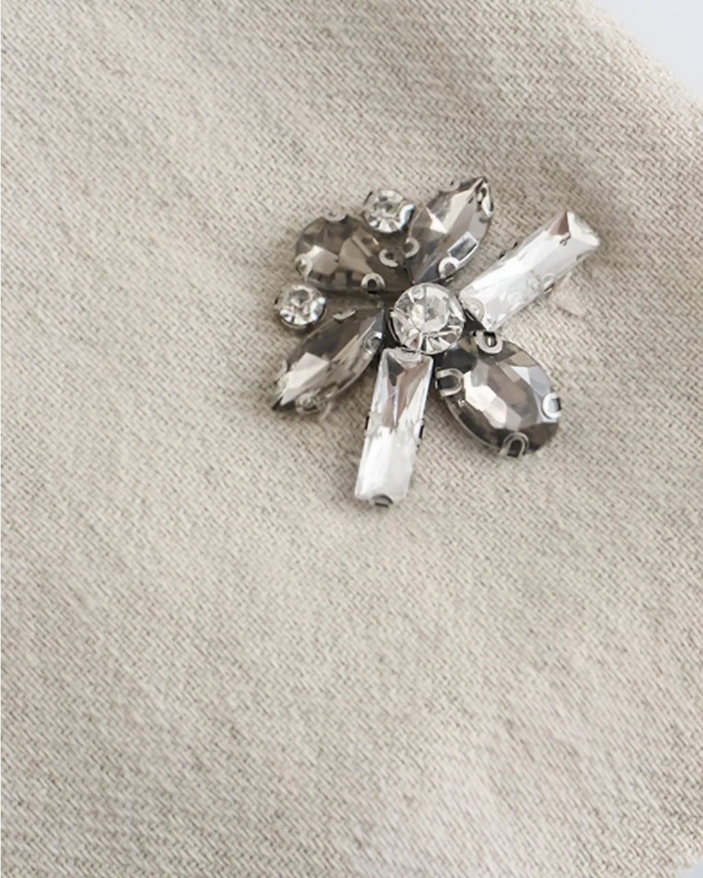 Vestido Curto em Linho com Flores de Strass