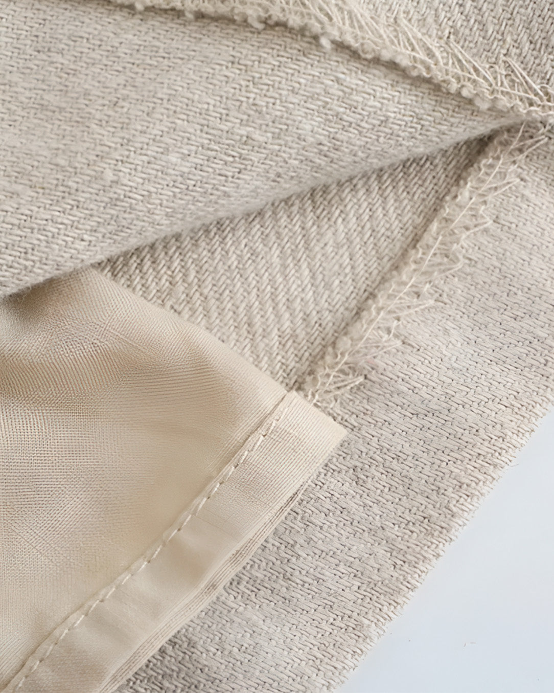 Vestido Curto em Linho com Flores de Strass