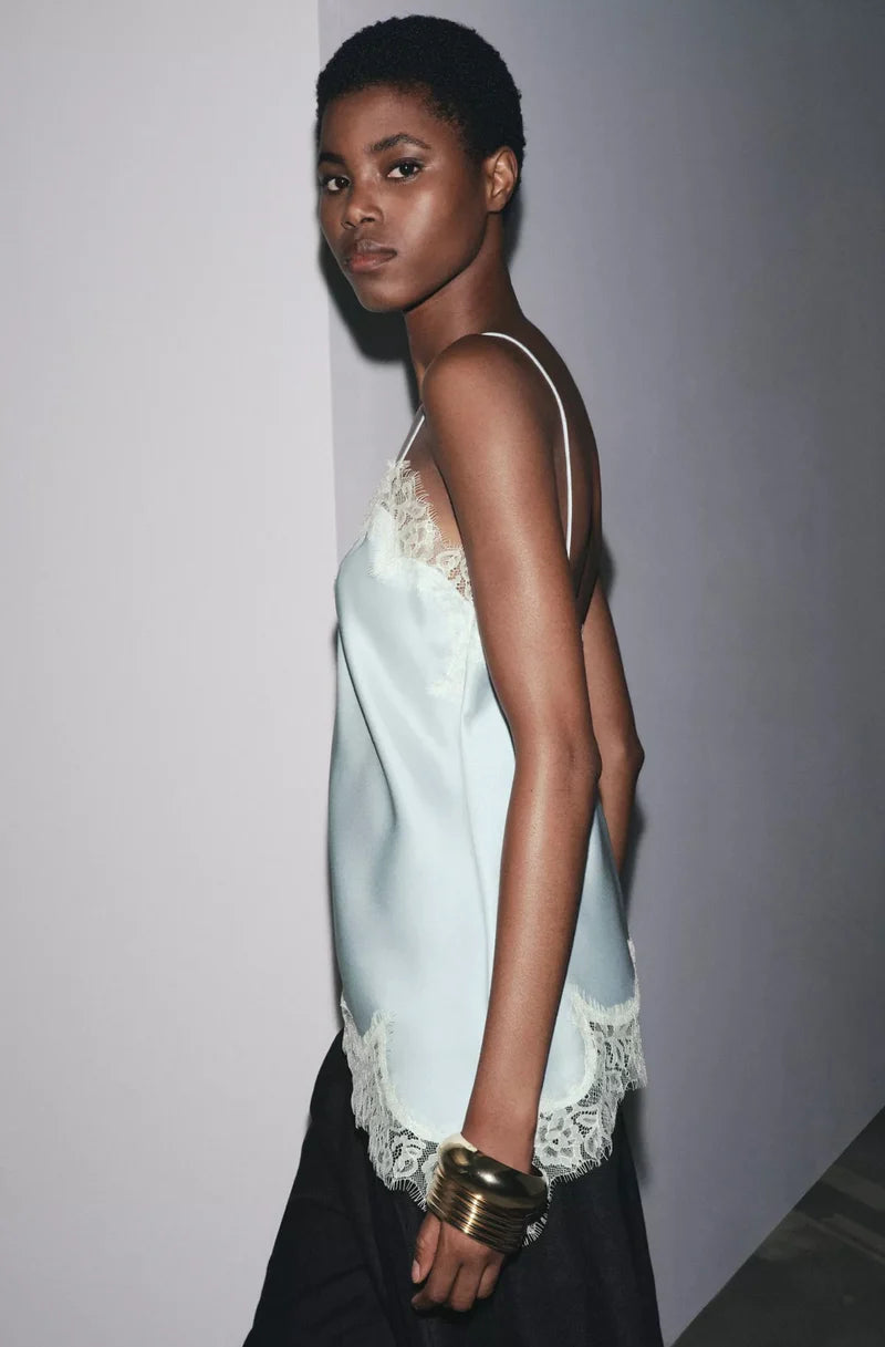 Regata Acetinada Assimétrica Renda