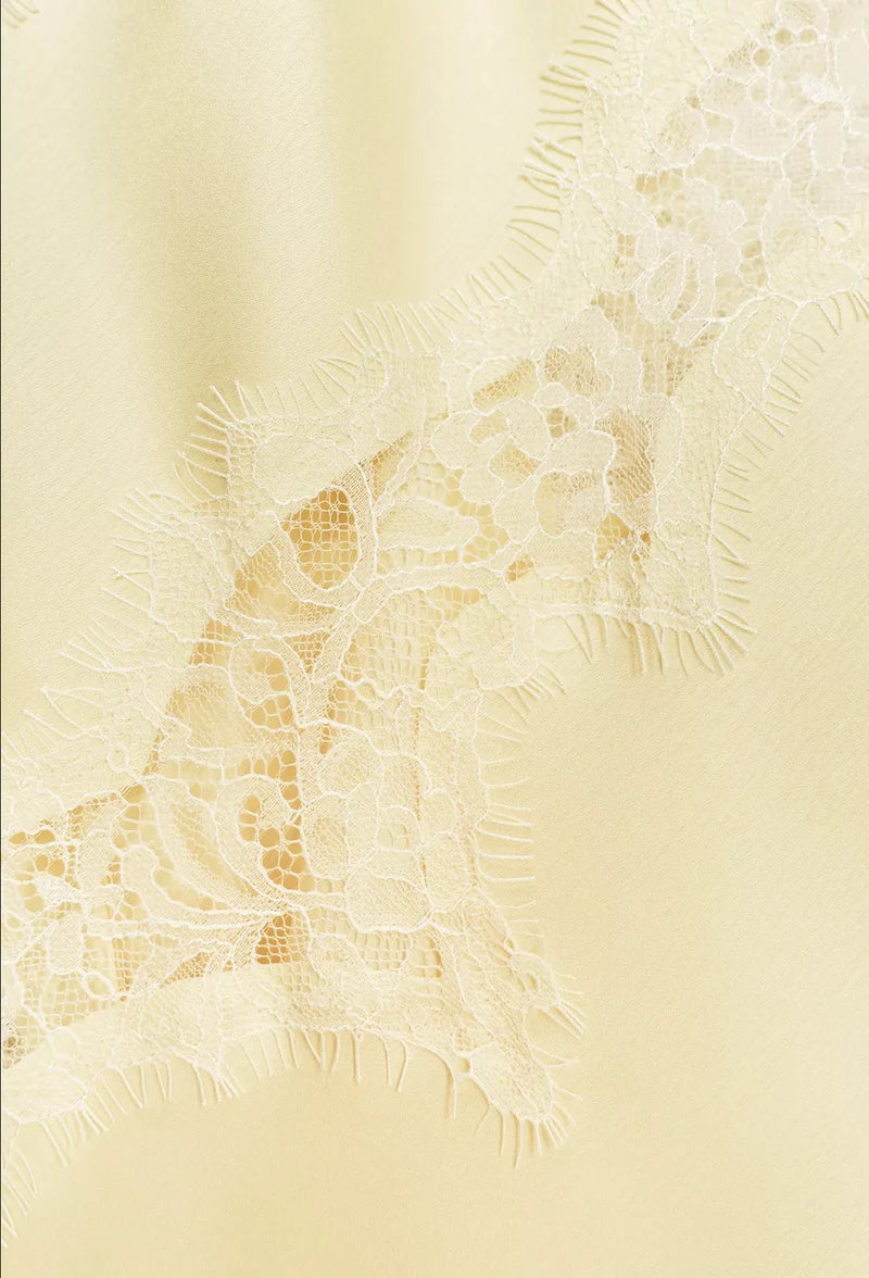 Regata Acetinada Assimétrica Renda