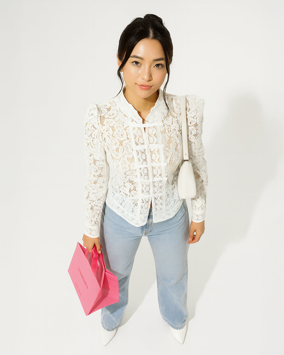 Blusa de Renda com Fecho de Laços