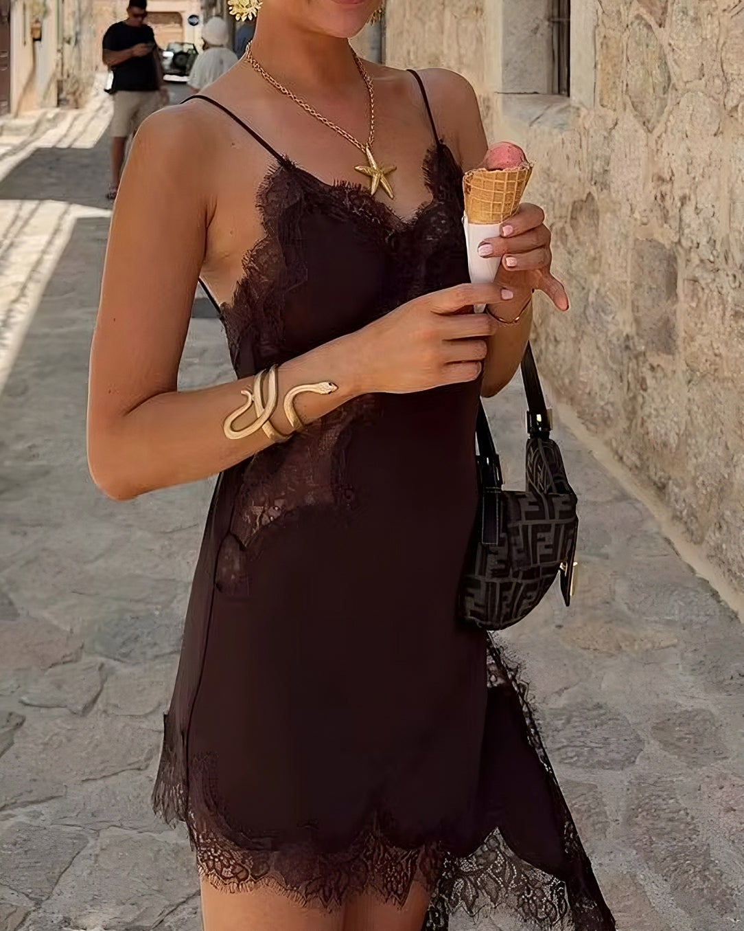 Vestido Slip de Cetim Assimétrico com Renda